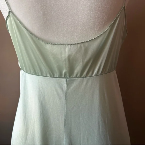 Vintage 70s Pale Green Vassarette Chevron Striped Nightgown - Picture 6 of 10